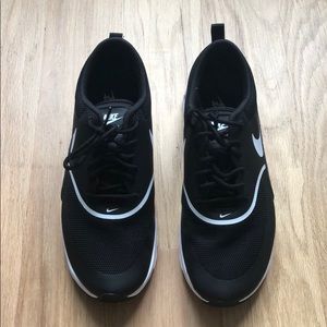 Nike Air Max Thea Women’s shoe in Black and white